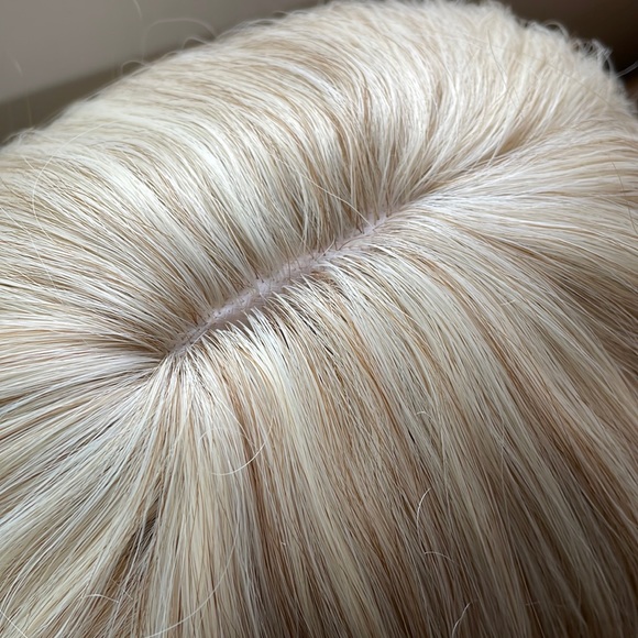 white matte wig long butter blonde beach waves wig bangs middle part 24” NWT - Picture 11 of 16